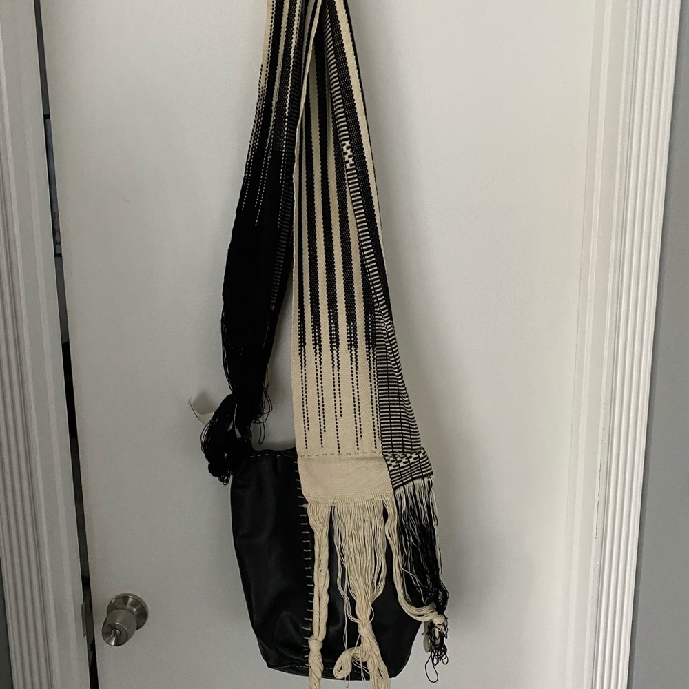 NEW CROSSBODY BLACK LEATHER